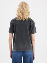 Lade das Bild in den Galerie-Viewer, T-Shirt Lucia Quiet Luxury Black | C.O.J
