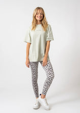 Lade das Bild in den Galerie-Viewer, BF T-Shirt Positiv Soft Green | OH APRIL
