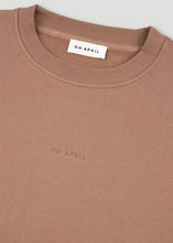 Lade das Bild in den Galerie-Viewer, Regular Sweater Croissant Almond Mist | Oh April
