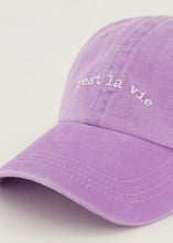 Lade das Bild in den Galerie-Viewer, Kappe „C‘est la vie“

