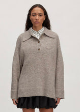 Lade das Bild in den Galerie-Viewer, Laiani Jumper Taupe | Edited

