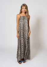 Lade das Bild in den Galerie-Viewer, Loquat Maxi Dress Leo
