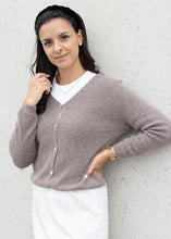 Lade das Bild in den Galerie-Viewer, Cardigan mit Baby Alpaca
