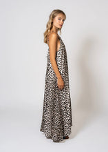 Lade das Bild in den Galerie-Viewer, Loquat Maxi Dress Leo
