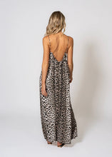 Lade das Bild in den Galerie-Viewer, Loquat Maxi Dress Leo

