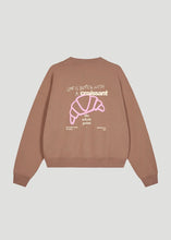 Lade das Bild in den Galerie-Viewer, Regular Sweater Croissant Almond Mist | Oh April
