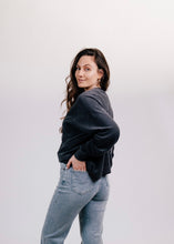 Lade das Bild in den Galerie-Viewer, Sweater Theo T Unisex | Outryght
