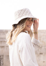 Lade das Bild in den Galerie-Viewer, Two Face Bucket Hat &quot;ST. TROPEZ&quot; | Beige
