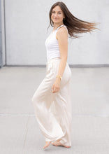 Lade das Bild in den Galerie-Viewer, Silky Pants | &quot;NINU&quot; - zwei Farben
