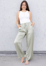 Lade das Bild in den Galerie-Viewer, Silky Pants | &quot;NINU&quot; - zwei Farben
