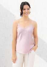 Lade das Bild in den Galerie-Viewer, Spitzen Satin Top | &quot;PALERMO&quot; - 3 Farben
