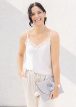 Lade das Bild in den Galerie-Viewer, Spitzen Satin Top | &quot;PALERMO&quot; - 3 Farben

