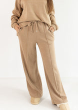 Lade das Bild in den Galerie-Viewer, Strickhose &quot;COZY DAY&quot; | Cognac
