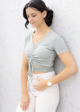 Lade das Bild in den Galerie-Viewer, Spitzen Crop Top &quot;SALTO&quot; | 3 Farben
