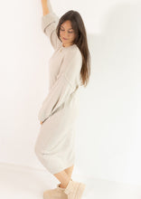 Lade das Bild in den Galerie-Viewer, Strickkleid &quot;MOU&quot; | Ecru
