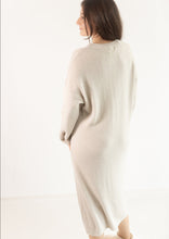 Lade das Bild in den Galerie-Viewer, Strickkleid &quot;MOU&quot; | Ecru
