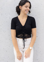 Lade das Bild in den Galerie-Viewer, Spitzen Crop Top &quot;SALTO&quot; | 3 Farben
