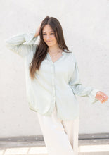 Lade das Bild in den Galerie-Viewer, Silky Bluse &quot;LILLY&quot; | Pistazie
