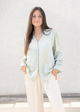 Lade das Bild in den Galerie-Viewer, Silky Bluse &quot;LILLY&quot; | Pistazie
