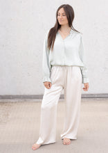 Lade das Bild in den Galerie-Viewer, Silky Bluse &quot;LILLY&quot; | Pistazie
