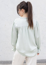 Lade das Bild in den Galerie-Viewer, Silky Bluse &quot;LILLY&quot; | Pistazie
