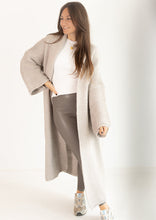 Lade das Bild in den Galerie-Viewer, Grobstrick Cardigan &quot;NEW YORK&quot; | Taupe, Chocolate, Oatmeal
