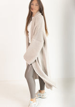 Lade das Bild in den Galerie-Viewer, Grobstrick Cardigan &quot;NEW YORK&quot; | Taupe, Chocolate, Oatmeal
