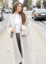 Lade das Bild in den Galerie-Viewer, Grobstrick Cardigan &quot;NEW YORK&quot; | Taupe, Chocolate, Oatmeal
