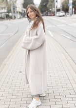 Lade das Bild in den Galerie-Viewer, Grobstrick Cardigan &quot;NEW YORK&quot; | Taupe, Chocolate, Oatmeal
