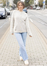 Lade das Bild in den Galerie-Viewer, Bouclé Cardigan &quot;SALLY&quot; | Light Grey &amp; Melange
