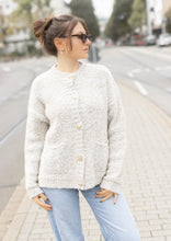 Lade das Bild in den Galerie-Viewer, Bouclé Cardigan &quot;SALLY&quot; | Light Grey &amp; Melange
