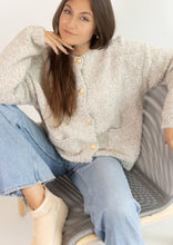 Lade das Bild in den Galerie-Viewer, Bouclé Cardigan &quot;SALLY&quot; | Light Grey &amp; Melange
