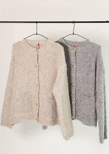 Lade das Bild in den Galerie-Viewer, Bouclé Cardigan &quot;SALLY&quot; | Light Grey &amp; Melange
