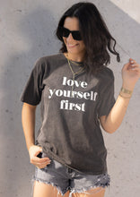 Lade das Bild in den Galerie-Viewer, Statement T-Shirt | &quot;SELFLOVE&quot;
