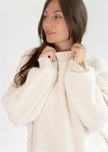Lade das Bild in den Galerie-Viewer, Bouclé Pullover &quot;SALLY&quot; | Light Beige &amp; Dark Grey

