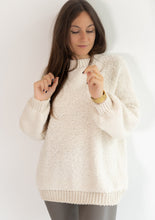 Lade das Bild in den Galerie-Viewer, Bouclé Pullover &quot;SALLY&quot; | Light Beige &amp; Dark Grey
