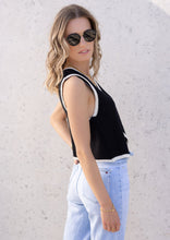Lade das Bild in den Galerie-Viewer, Weste aus Strick &quot;CLASSY VIBES&quot; | 2 Farben
