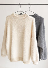 Lade das Bild in den Galerie-Viewer, Bouclé Pullover &quot;SALLY&quot; | Light Beige &amp; Dark Grey
