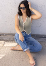 Lade das Bild in den Galerie-Viewer, Weste aus Strick &quot;CLASSY VIBES&quot; | 2 Farben
