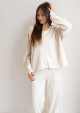 Lade das Bild in den Galerie-Viewer, Pullover &quot;COZY DAY&quot; | Light Beige

