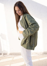 Lade das Bild in den Galerie-Viewer, Bomberjacke &quot;LONA&quot; | Khaki
