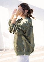 Lade das Bild in den Galerie-Viewer, Bomberjacke &quot;LONA&quot; | Khaki
