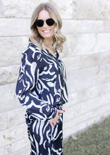 Lade das Bild in den Galerie-Viewer, Zweiteiler &quot;LYNN&quot; aus Seide und Viskose | Schwarz/Off-White
