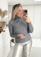 Lade das Bild in den Galerie-Viewer, Basic Longsleeve mit Rollkragen | Schwarz &amp; Dark Grey

