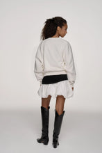 Lade das Bild in den Galerie-Viewer, Regular Sweater Girl´s Girl Warm White | Oh April x Saint Sass
