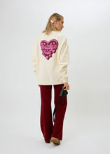 Lade das Bild in den Galerie-Viewer, OV Sweater Nostalgia Heart Off White | Oh April
