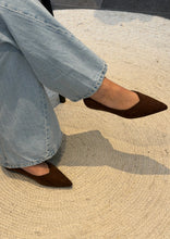 Lade das Bild in den Galerie-Viewer, Veganer Slipper Mule | Mokka
