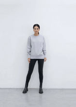 Lade das Bild in den Galerie-Viewer, Sweater "ASHI" unisex | Outryght, Grau &amp; Schwarz
