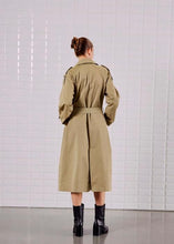Lade das Bild in den Galerie-Viewer, Lässiger Trenchcoat Teresa | WithBlack
