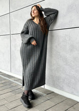 Lade das Bild in den Galerie-Viewer, Geripptes Strickkleid &quot;SUSAN&quot; | Dark Grey
